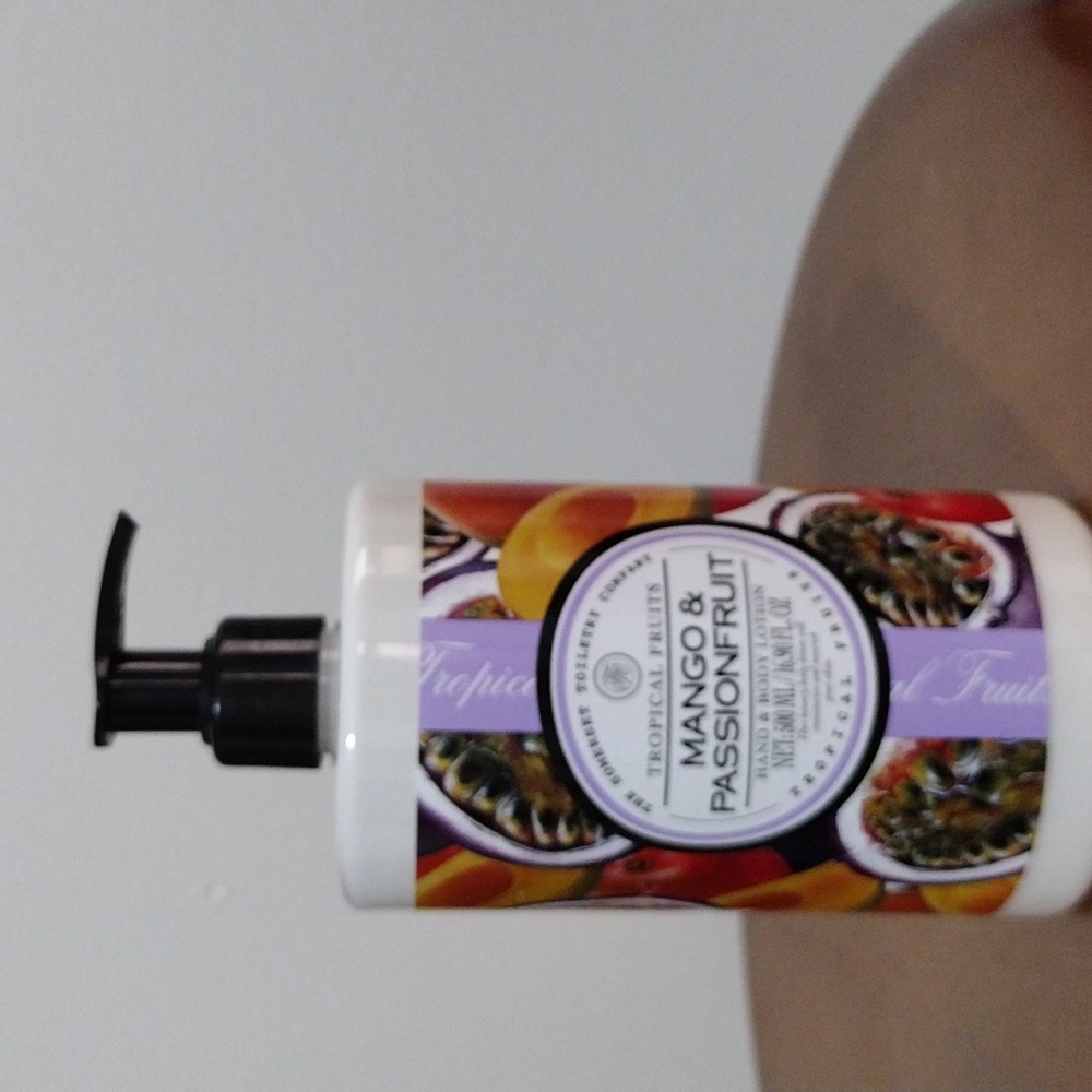 The Somerset Toiletry Company Mango & passion fruit body lotion